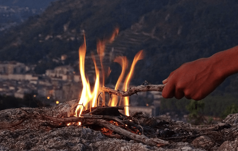 how to start a fire with sticks
